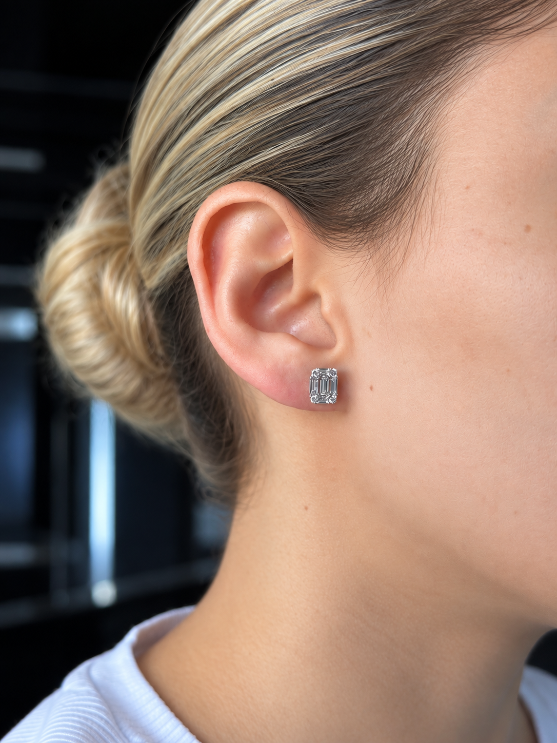 14k white gold diamond baguette earrings