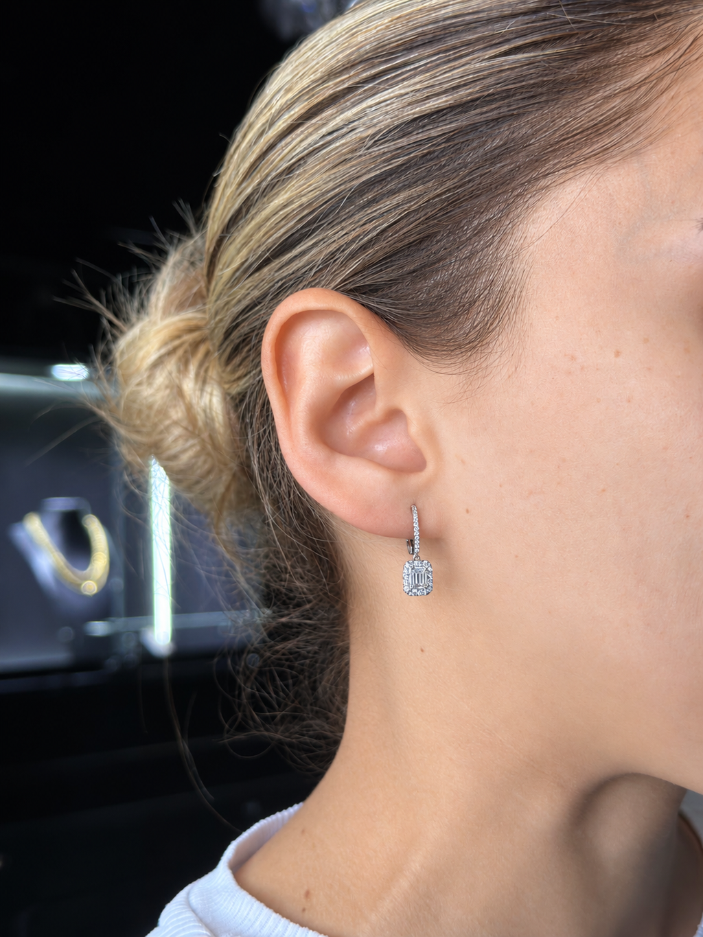 14k white gold emerald diamond dangling