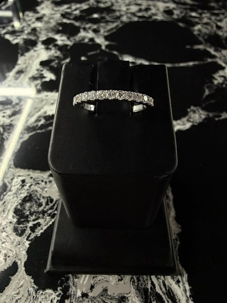 14k white gold diamond ring