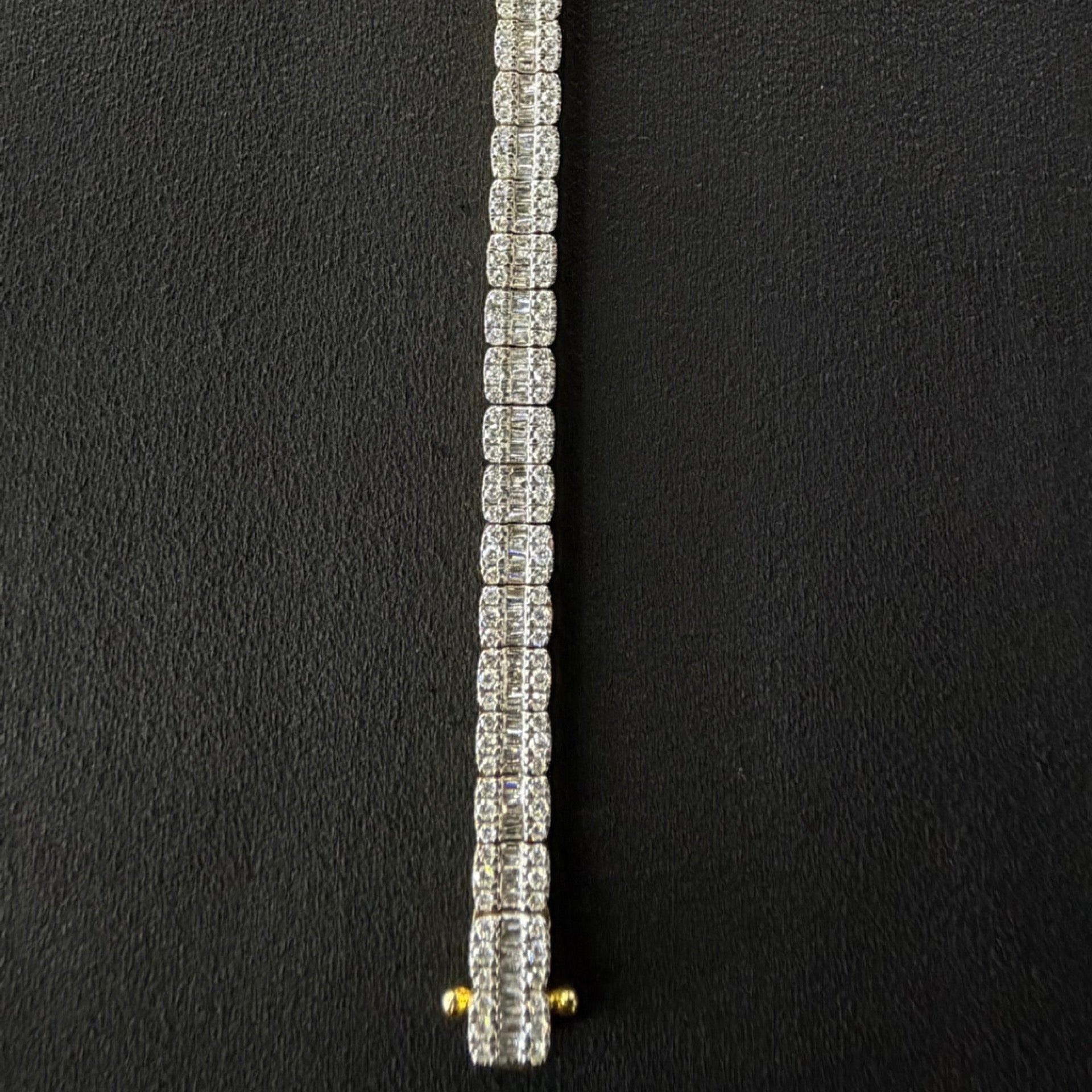 Baguette natural Diamond 10k