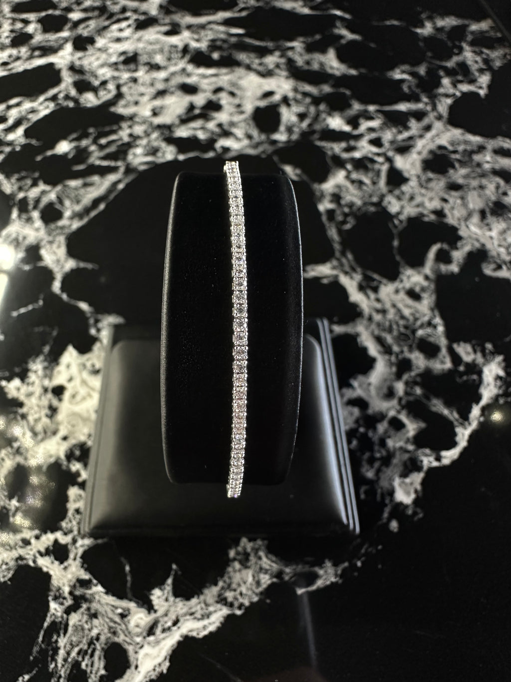 NATURAL DIAMOND SINGLE ROW FLEX BANGLE 14K