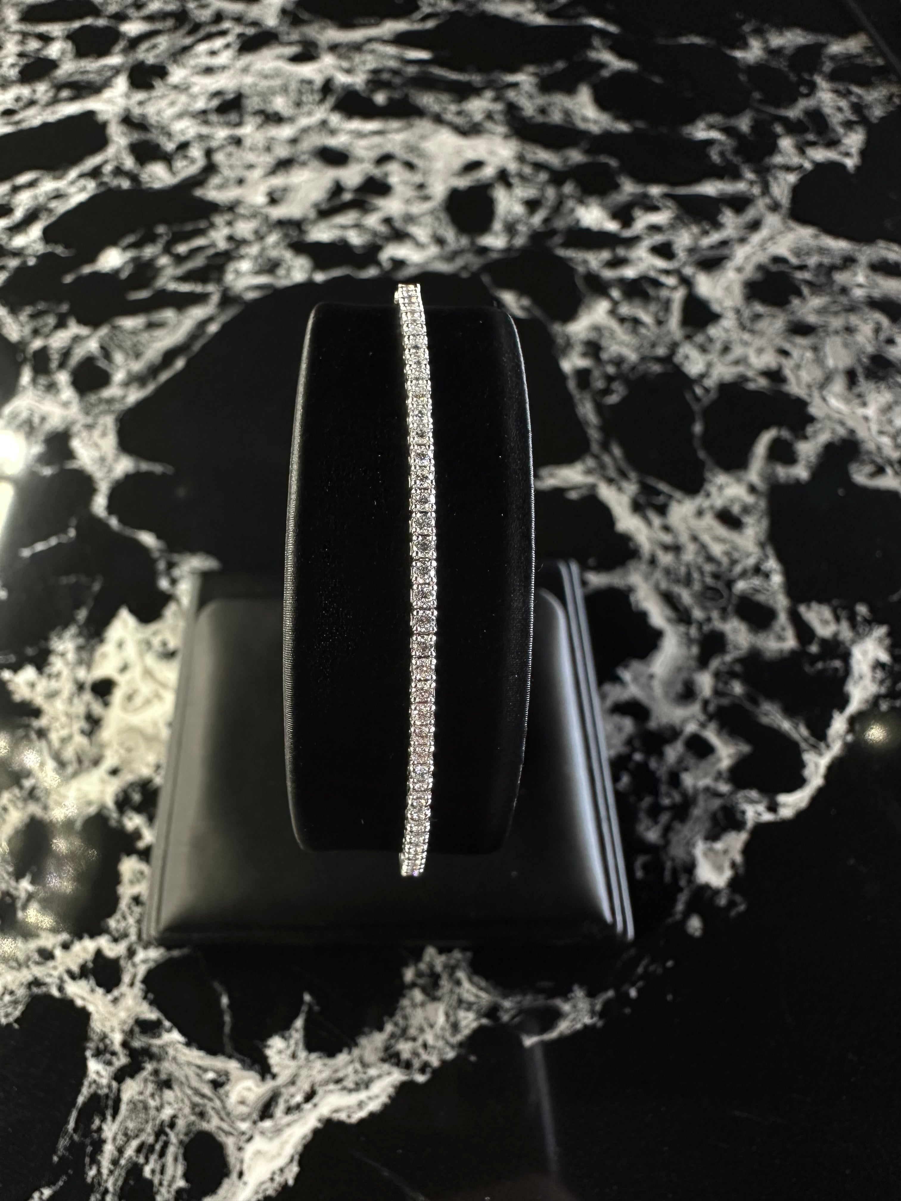 NATURAL DIAMOND SINGLE ROW FLEX BANGLE 14K