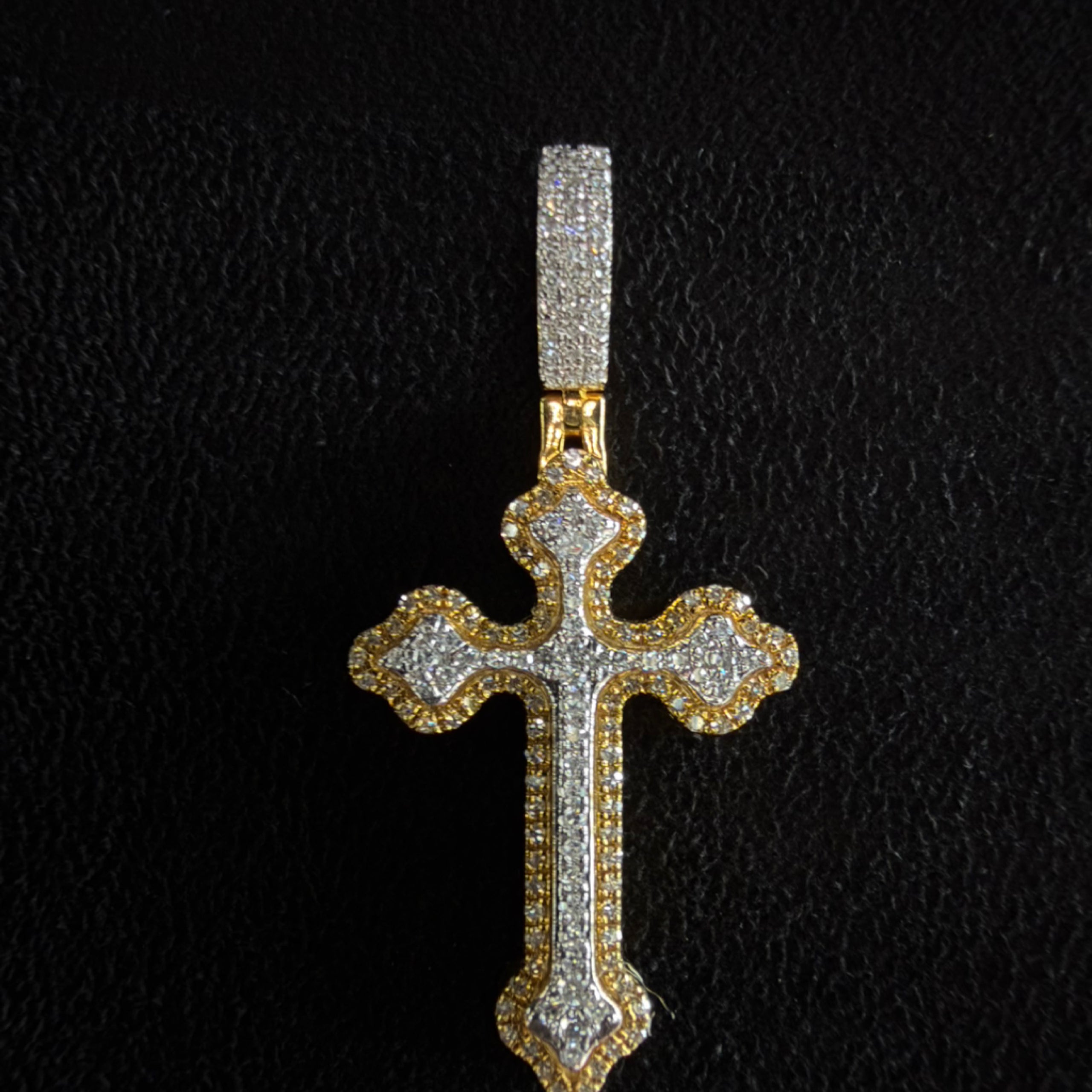 14K DIAMOND CROSS PENDNANT