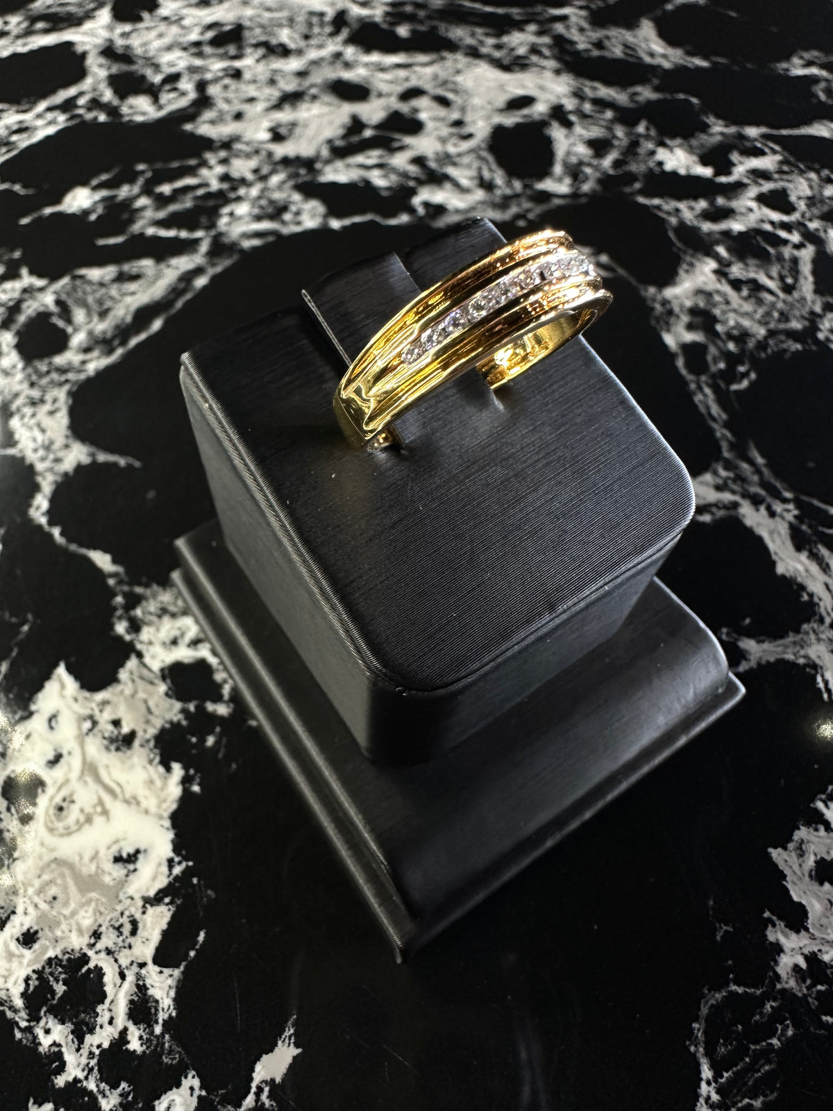 NATURAL DIAMOND MENS RING 14K