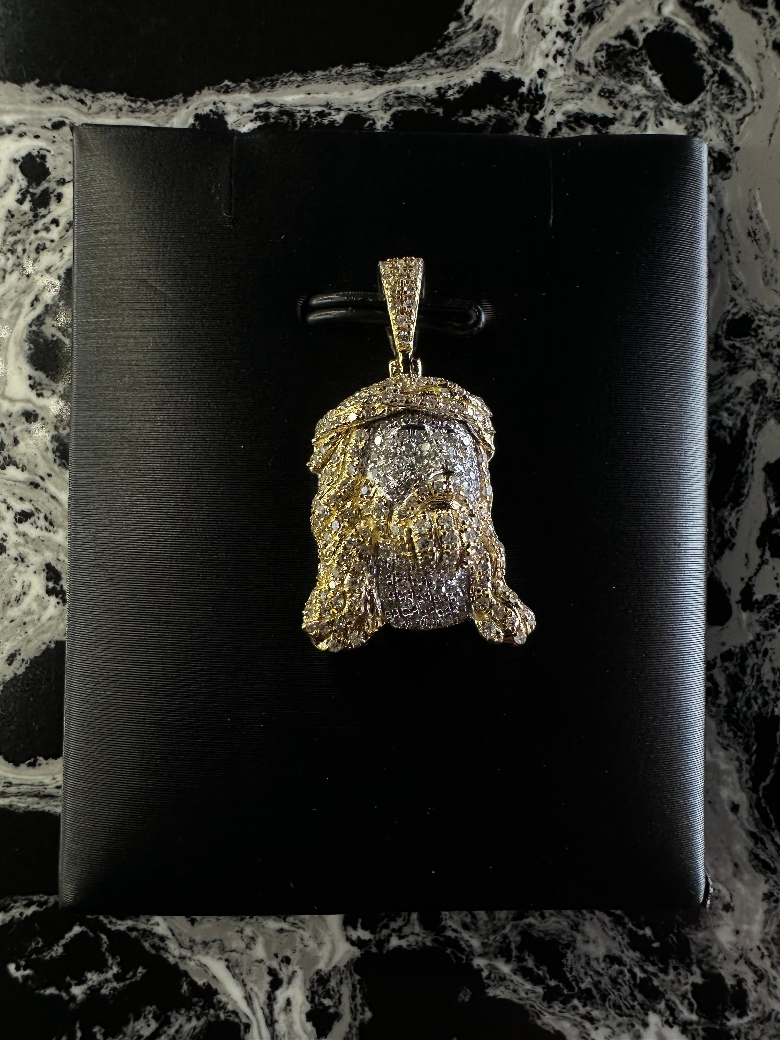 DIAMOND 3-D JESUS FACE 10K PENDANT