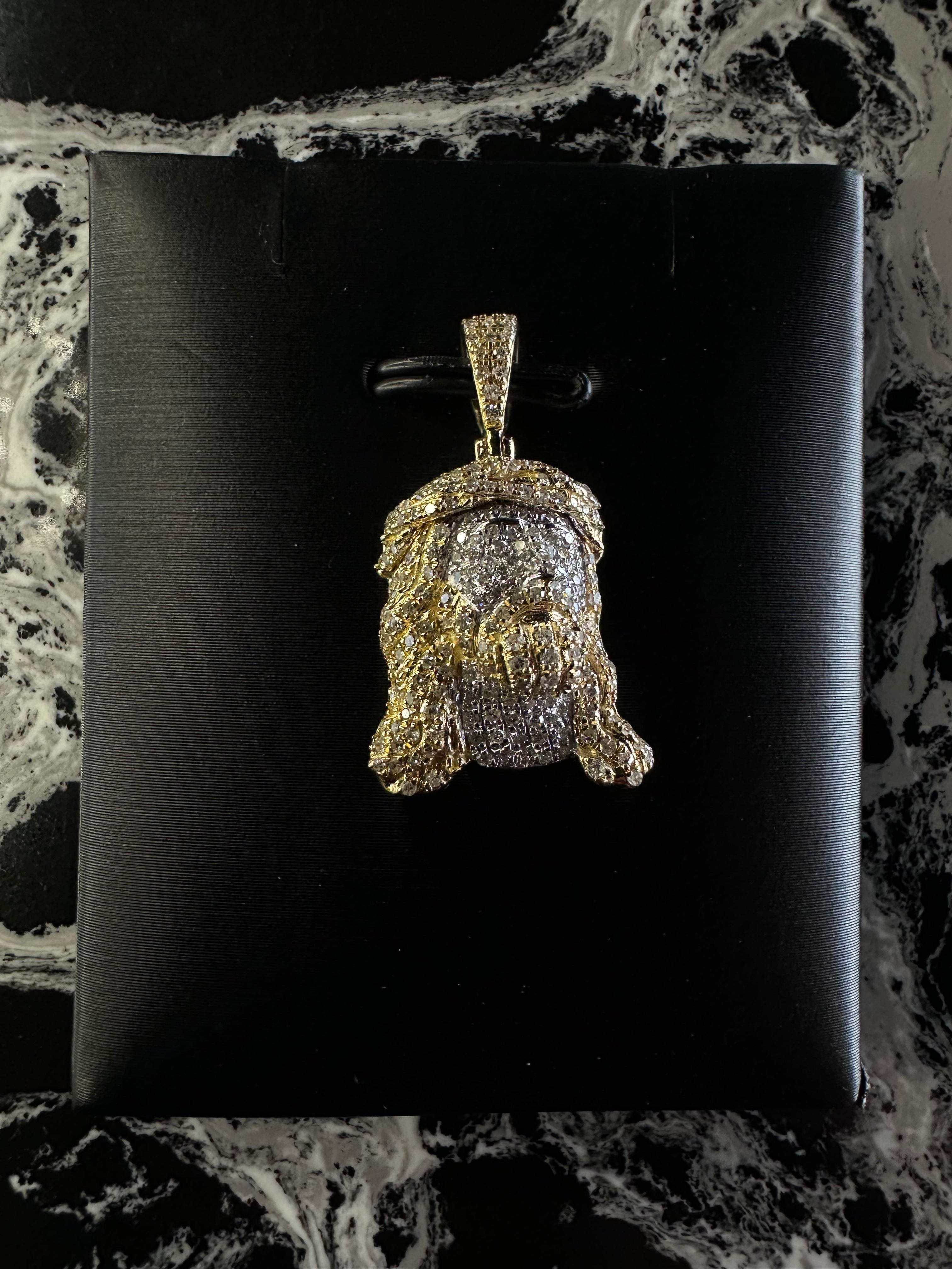 DIAMOND 3-D JESUS FACE 10K PENDANT