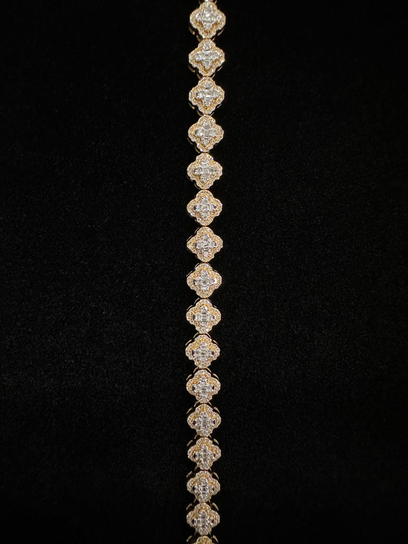 Clover Natural Diamond Bracelet 10K